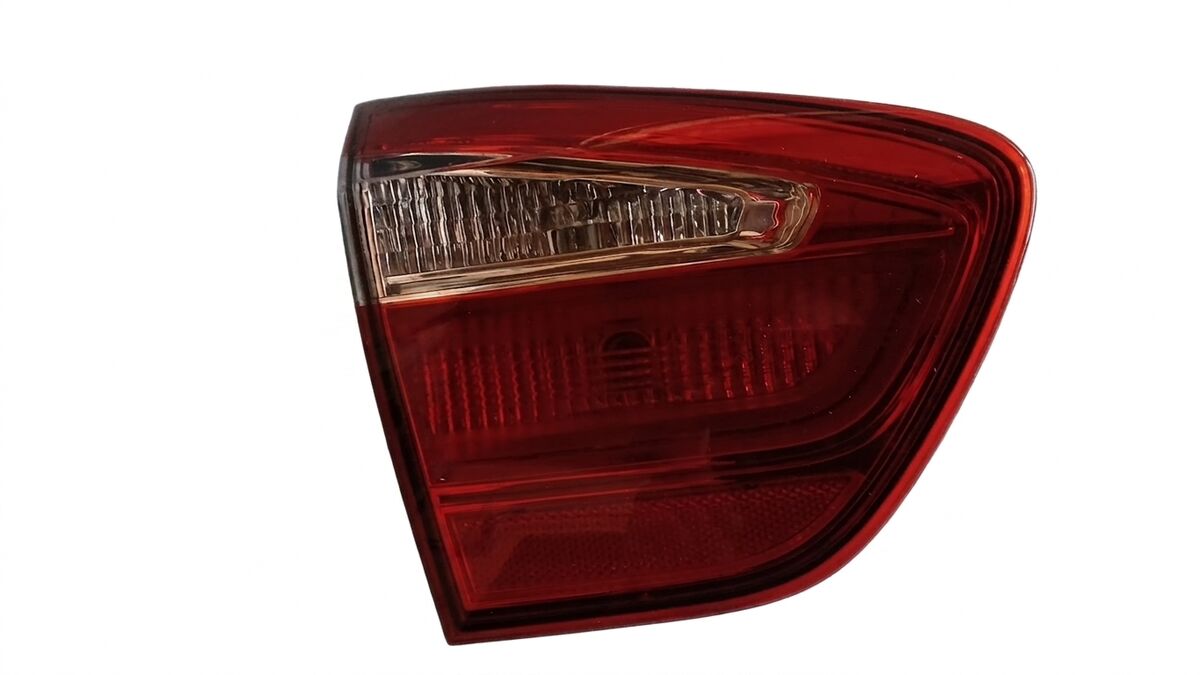 STOP SINISTRO NEL PORTELLONE KIA RIO 2016 924031W2