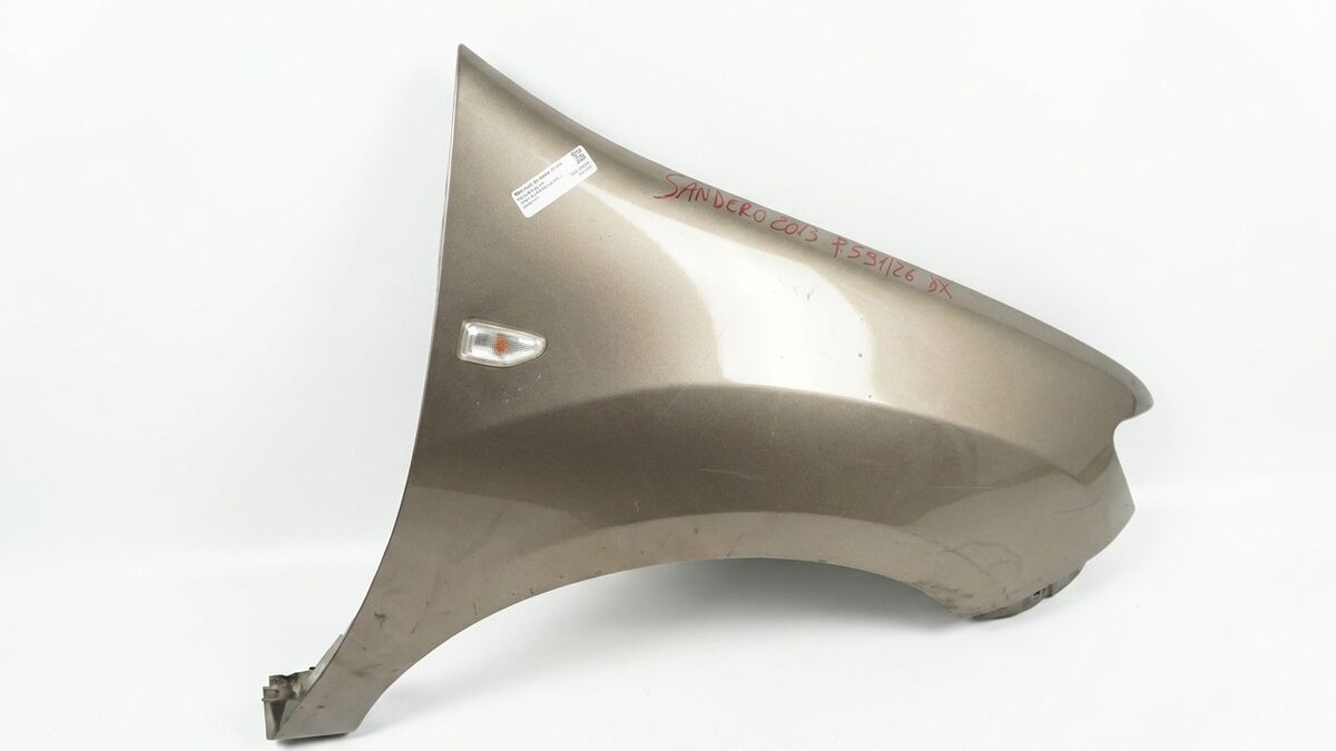 PARAFANGO ANTERIORE DESTRO DACIA SANDERO 2013 — foto 3
