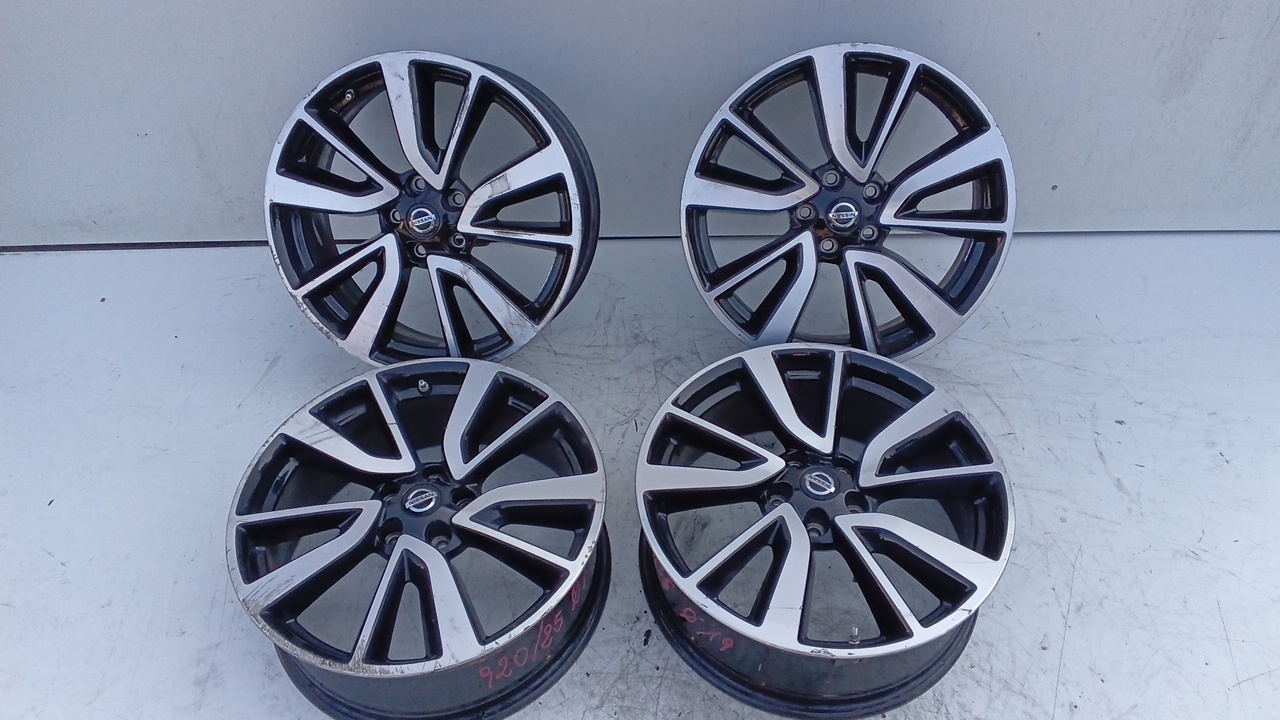 4 CERCHI IN LEGA 19 NISSAN QASHQAI 2015 5 BUCHI