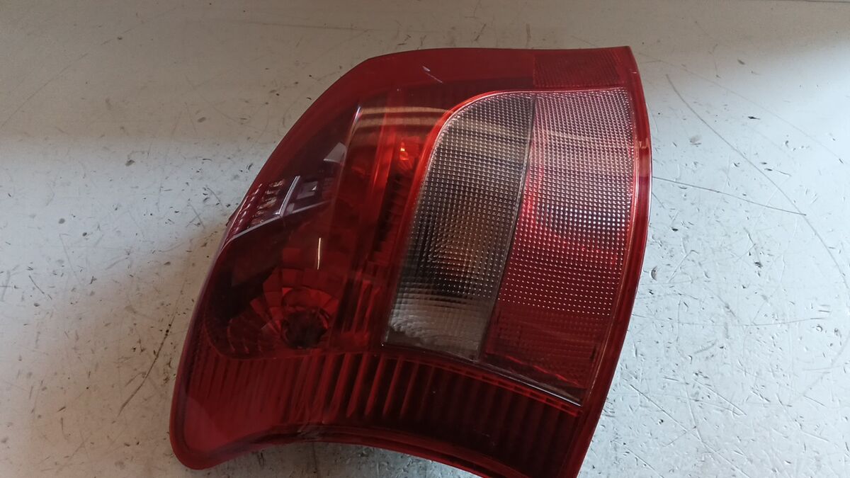 STOP SINISTRO TOYOTA YARIS 2007 — foto 2