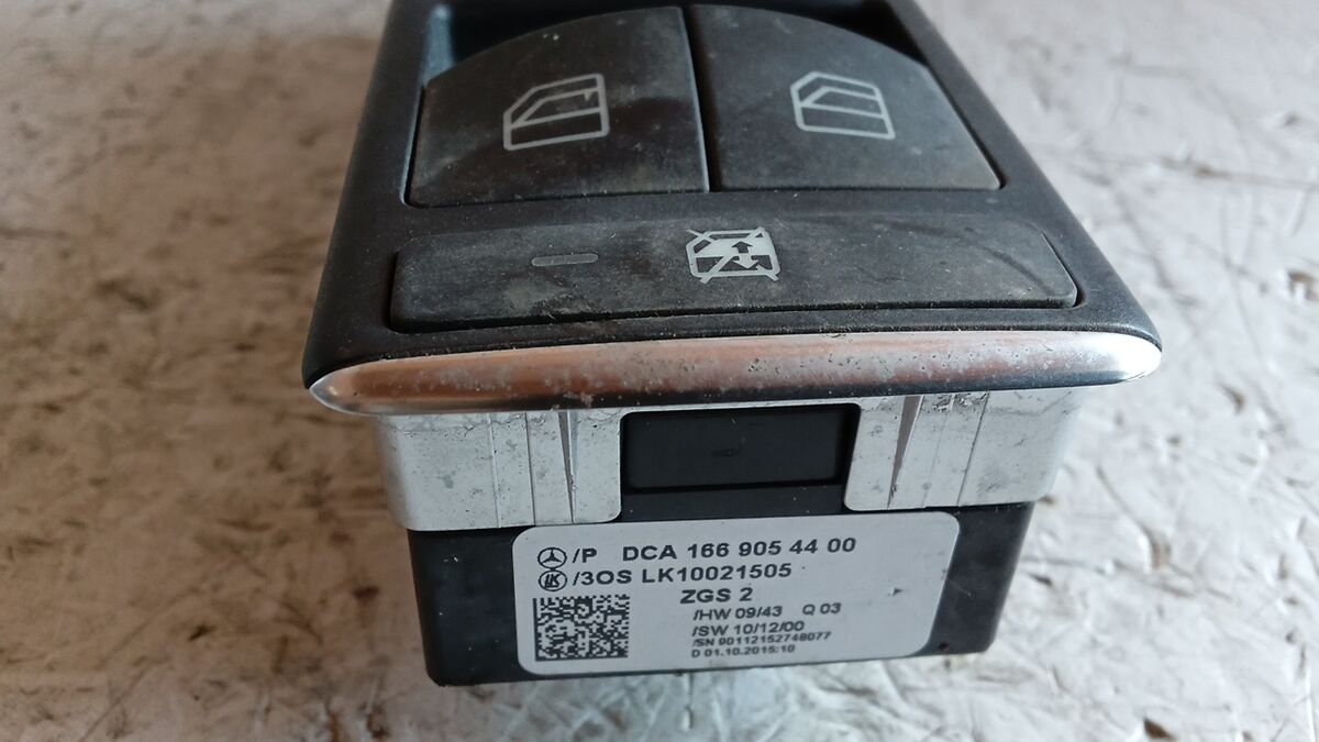 VOLANTE MERCEDES CLA 2015 SW CON CAMANDI E PALETTE A0004604603 — foto 3