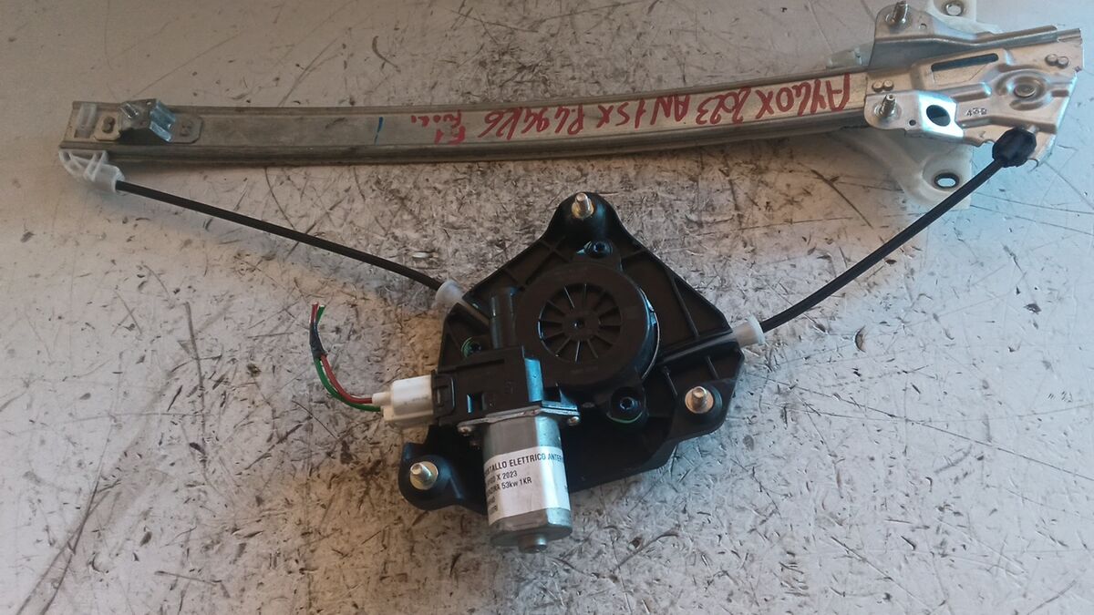 ALZACRISTALLO ANTERIORE SINISTRO TOYOTA AYGO' X 2023 2 PIN 857100H040