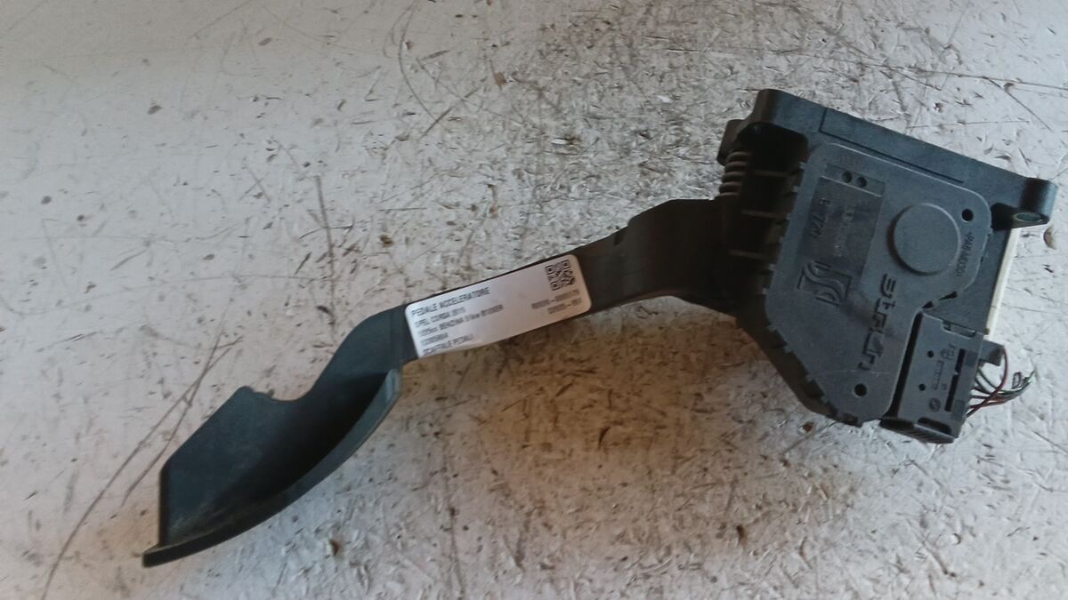 PEDALE ACCELLERATORE OPEL CORSA E 2015 1.2 BENZ. 13305804