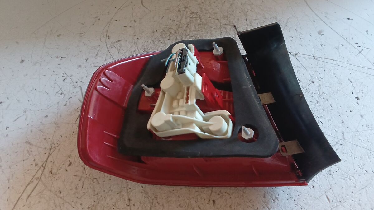 STOP DESTRO BMW 318 2008 — foto 2