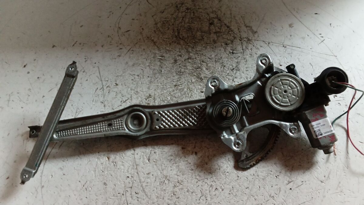 ALZACRISTALLO ANTERIORE DESTRO TOYOTA YARIS 2000 2 PIN — foto 2
