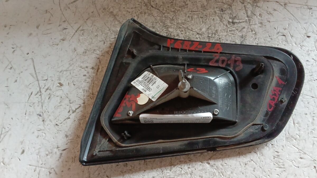 STOP SINISTRO INTERGRATO NEL PORTELLONE CITROEN C3 2013 9685225580 — foto 2