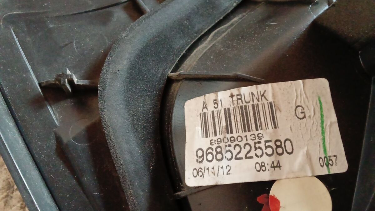 STOP SINISTRO INTERGRATO NEL PORTELLONE CITROEN C3 2013 9685225580 — foto 3