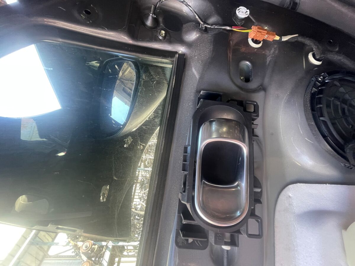 GUARNIZIONE PORTA POST SX + MANIGLIA APERTURA INTERNA ANT SX CITROEN C4 CACTUS 2018 — foto 2